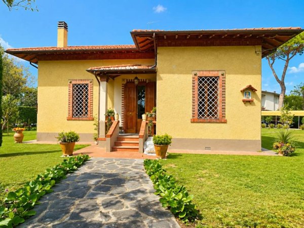 casa indipendente in affitto a Forte dei Marmi in zona Vittoria Apuana