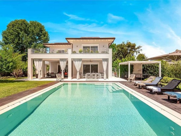 casa indipendente in affitto a Forte dei Marmi in zona Vittoria Apuana