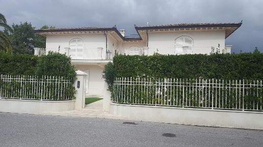 casa indipendente in affitto a Forte dei Marmi in zona Vittoria Apuana