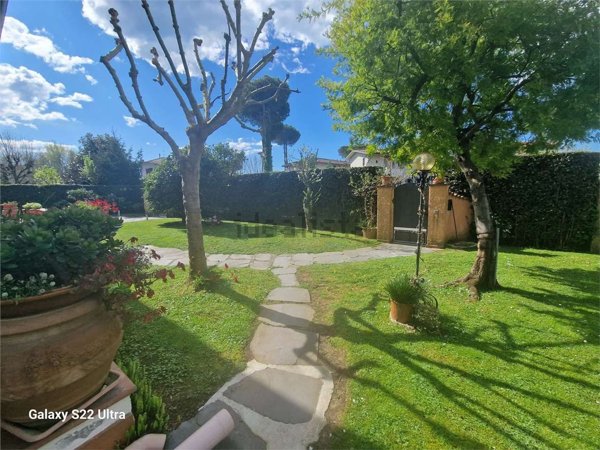 casa indipendente in affitto a Forte dei Marmi in zona Vittoria Apuana