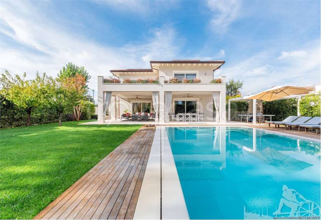 casa indipendente in affitto a Forte dei Marmi in zona Vittoria Apuana