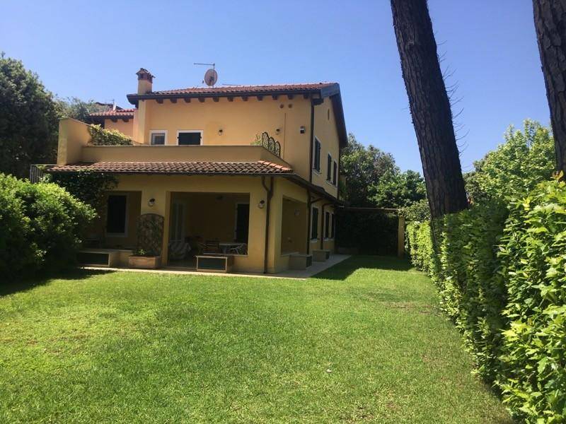 casa indipendente in affitto a Forte dei Marmi in zona Roma Imperiale