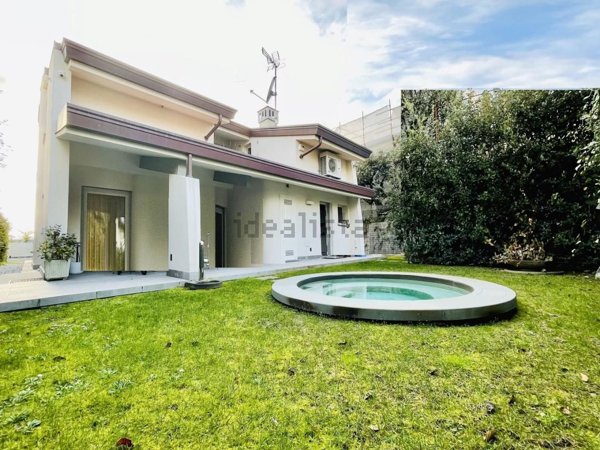 casa indipendente in affitto a Forte dei Marmi