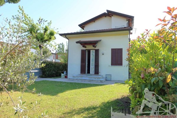 casa indipendente in affitto a Forte dei Marmi in zona Vittoria Apuana