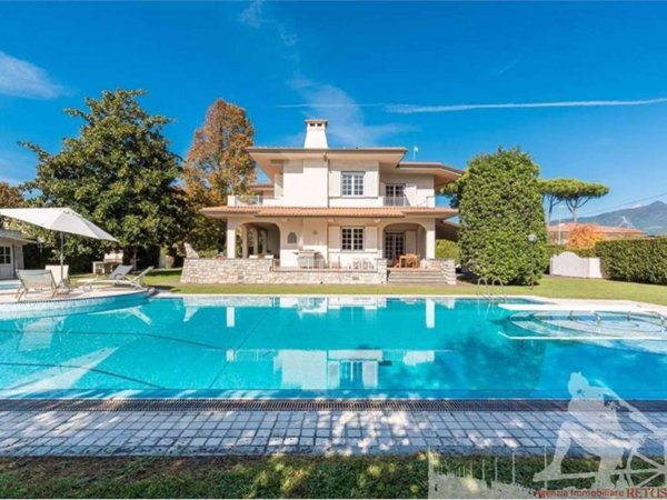 casa indipendente in affitto a Forte dei Marmi in zona Roma Imperiale