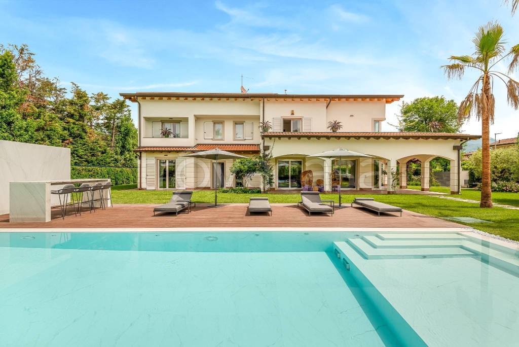 casa indipendente in affitto a Forte dei Marmi in zona Vittoria Apuana