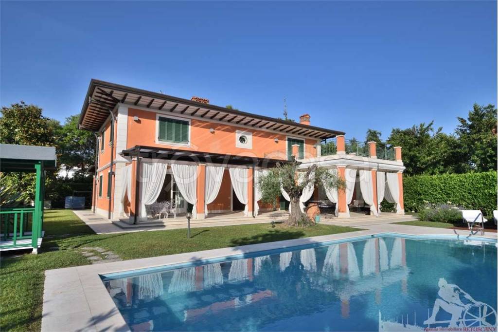 casa indipendente in affitto a Forte dei Marmi in zona Roma Imperiale