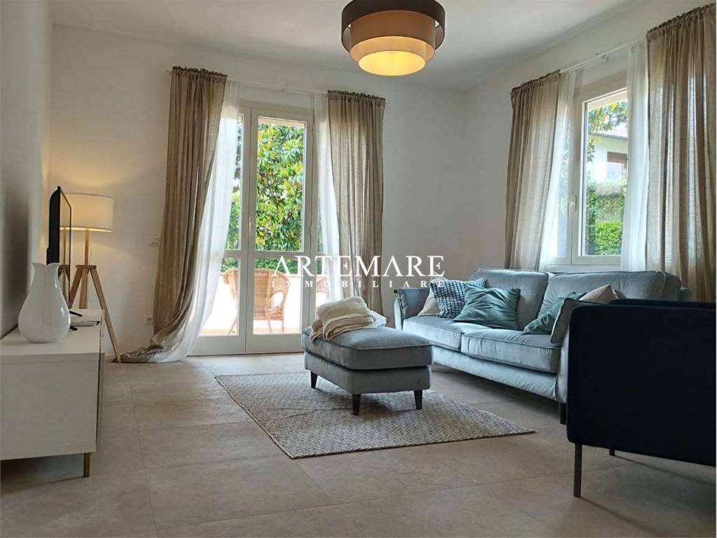 casa indipendente in affitto a Forte dei Marmi in zona Vittoria Apuana