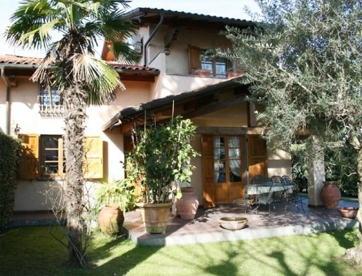 casa indipendente in affitto a Forte dei Marmi in zona Vittoria Apuana