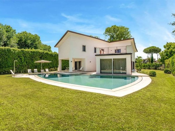 casa indipendente in affitto a Forte dei Marmi in zona Vittoria Apuana