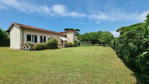casa indipendente in affitto a Forte dei Marmi in zona Vittoria Apuana