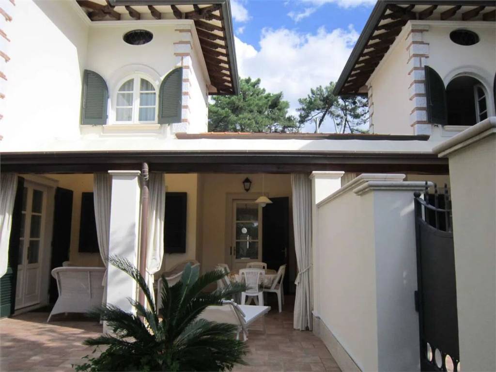 casa indipendente in affitto a Forte dei Marmi in zona Vittoria Apuana
