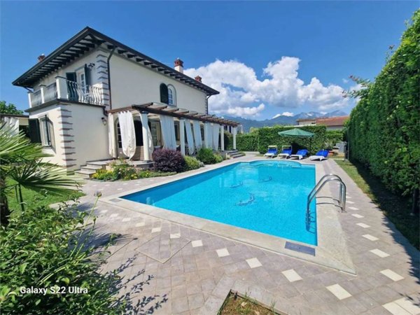 casa indipendente in affitto a Forte dei Marmi in zona Vittoria Apuana