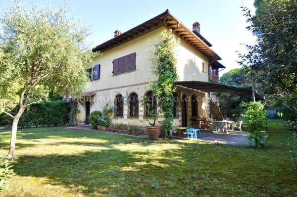 casa indipendente in affitto a Forte dei Marmi in zona Roma Imperiale