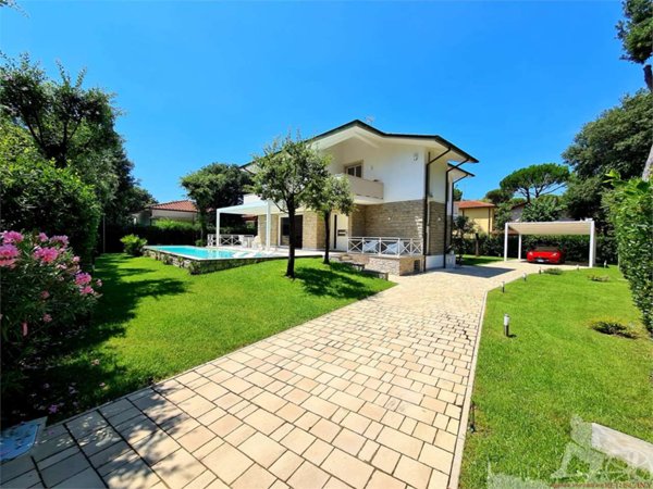 casa indipendente in affitto a Forte dei Marmi in zona Vittoria Apuana