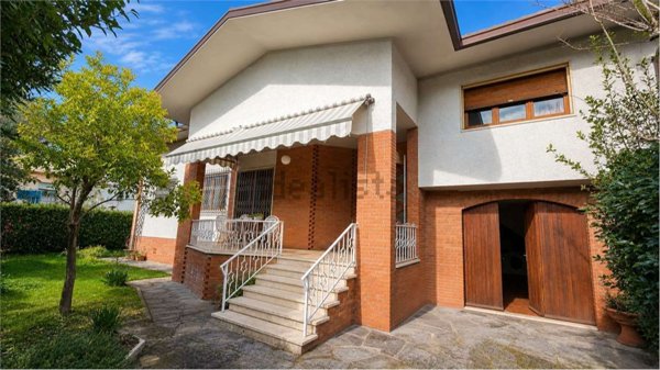 casa indipendente in affitto a Forte dei Marmi in zona Vittoria Apuana