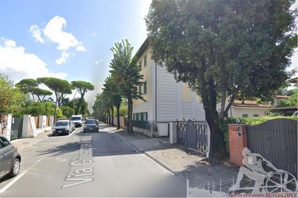 negozio in affitto a Forte dei Marmi in zona Vittoria Apuana