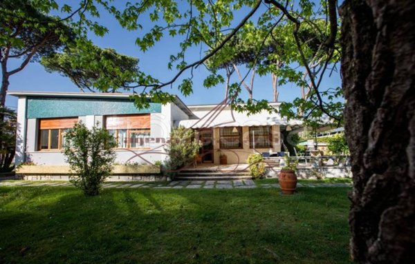 casa indipendente in affitto a Forte dei Marmi in zona Roma Imperiale
