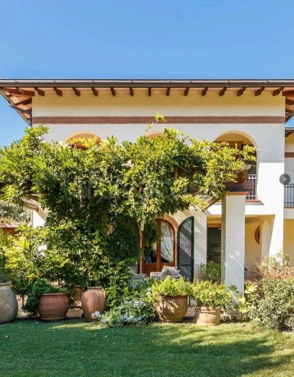 casa indipendente in affitto a Forte dei Marmi in zona Vittoria Apuana