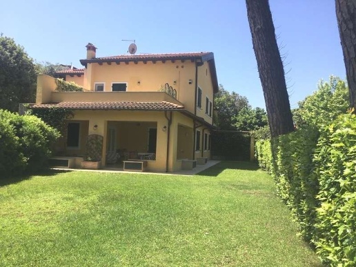 casa indipendente in affitto a Forte dei Marmi in zona Roma Imperiale