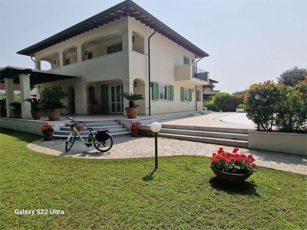 casa indipendente in affitto a Forte dei Marmi in zona Vittoria Apuana