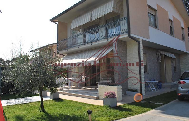 casa indipendente in affitto a Forte dei Marmi in zona Vittoria Apuana