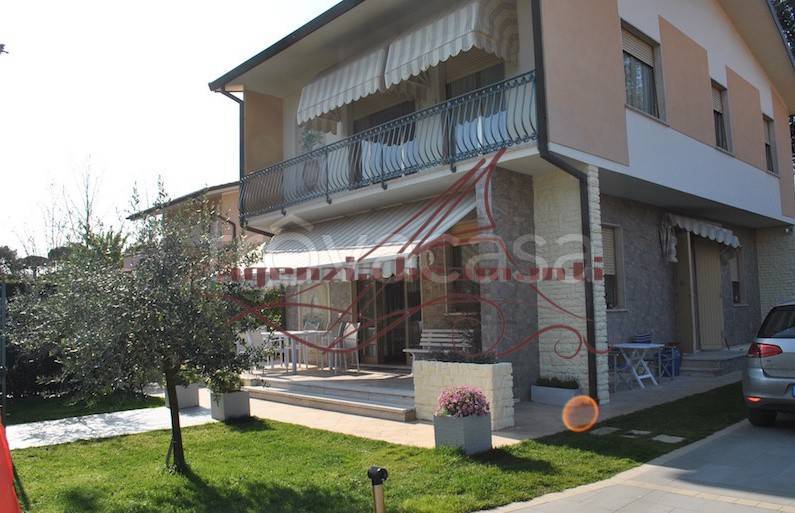 casa indipendente in affitto a Forte dei Marmi in zona Vittoria Apuana