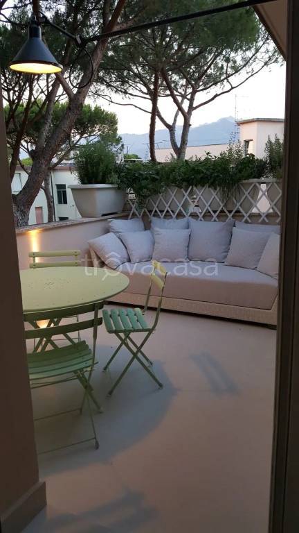 appartamento in affitto a Forte dei Marmi in zona Vittoria Apuana