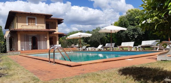 casa indipendente in affitto a Forte dei Marmi in zona Vittoria Apuana