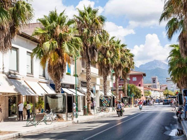 ufficio in affitto a Forte dei Marmi in zona Roma Imperiale