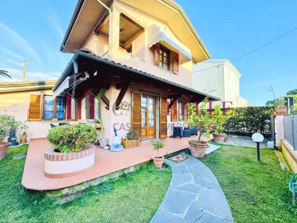 casa indipendente in affitto a Forte dei Marmi