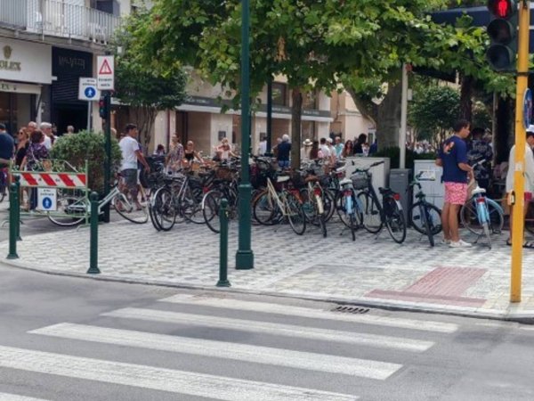 negozio in affitto a Forte dei Marmi