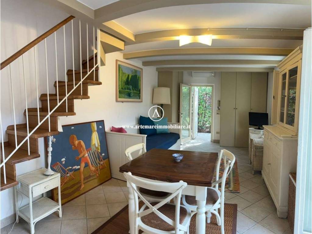 appartamento in affitto a Forte dei Marmi in zona Roma Imperiale