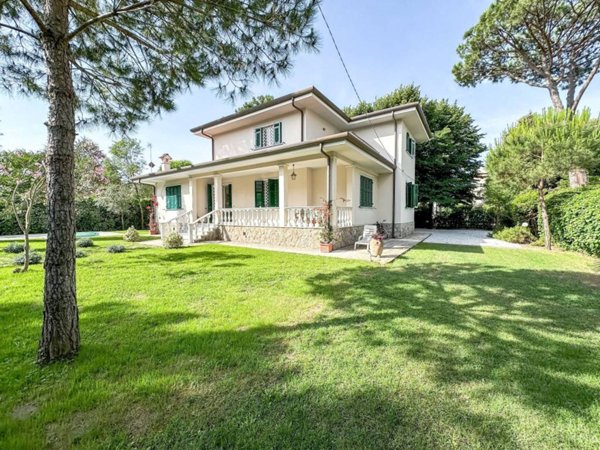 casa indipendente in affitto a Forte dei Marmi in zona Vittoria Apuana