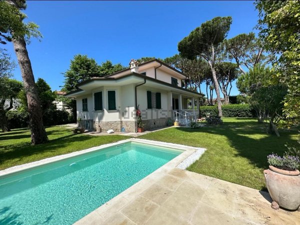casa indipendente in affitto a Forte dei Marmi in zona Vittoria Apuana