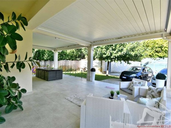 casa indipendente in affitto a Forte dei Marmi in zona Vittoria Apuana