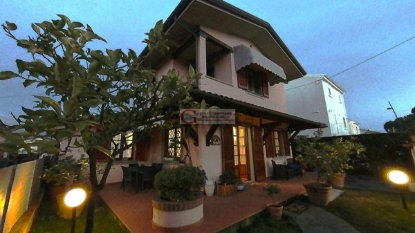 casa indipendente in affitto a Forte dei Marmi