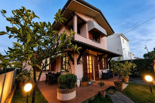 casa indipendente in affitto a Forte dei Marmi