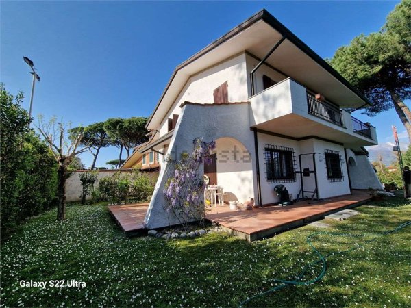 casa indipendente in affitto a Forte dei Marmi in zona Roma Imperiale