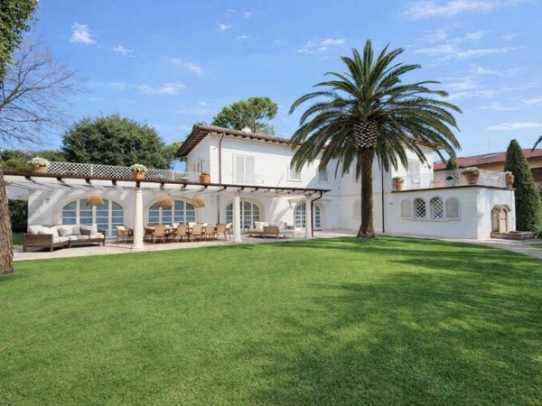 casa indipendente in affitto a Forte dei Marmi in zona Roma Imperiale