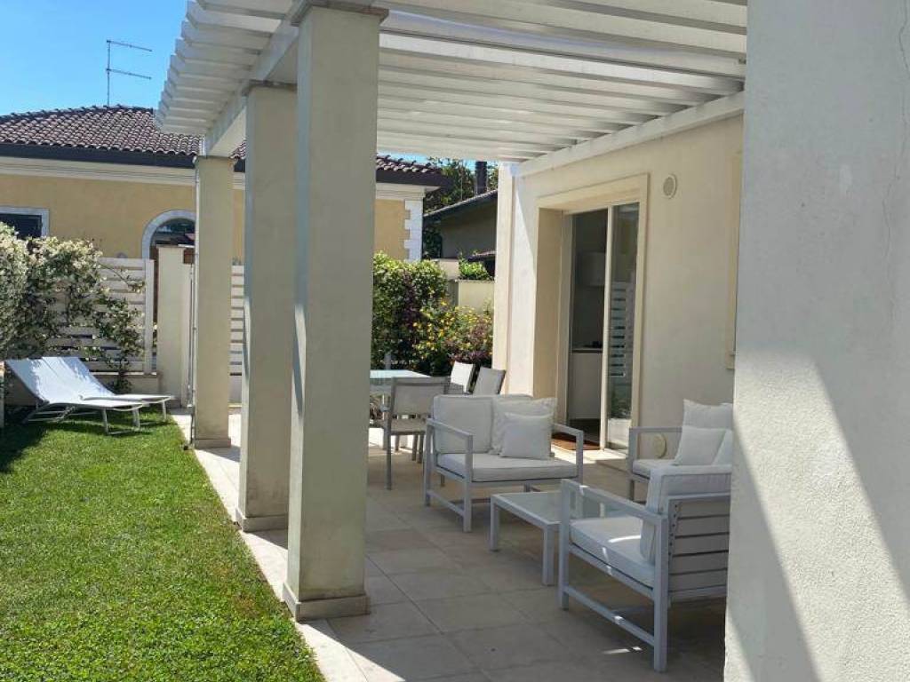 casa indipendente in affitto a Forte dei Marmi in zona Vittoria Apuana