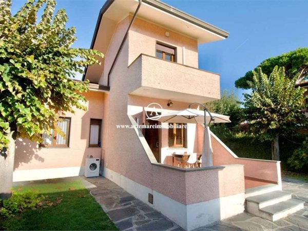 casa indipendente in affitto a Forte dei Marmi in zona Vittoria Apuana