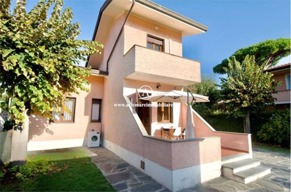 casa indipendente in affitto a Forte dei Marmi in zona Vittoria Apuana