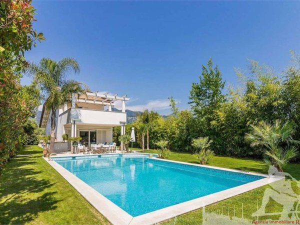 appartamento in affitto a Forte dei Marmi in zona Vaiana