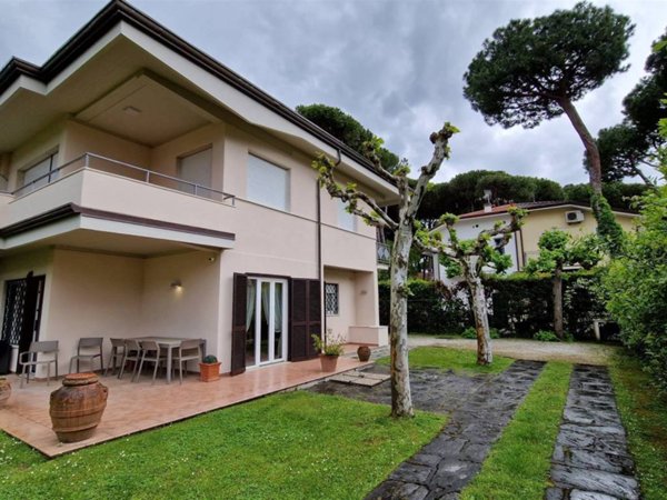 casa indipendente in affitto a Forte dei Marmi in zona Vittoria Apuana