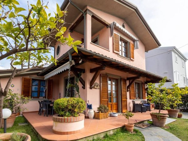 casa indipendente in affitto a Forte dei Marmi