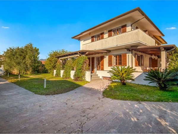 casa indipendente in affitto a Forte dei Marmi in zona Vittoria Apuana