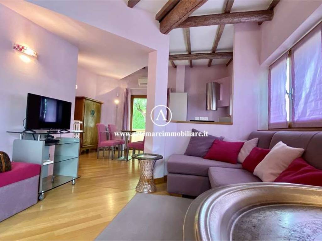 appartamento in affitto a Forte dei Marmi in zona Vittoria Apuana