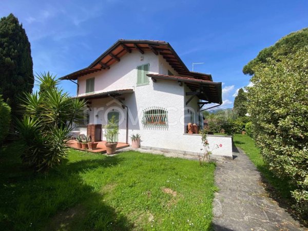 casa indipendente in affitto a Forte dei Marmi in zona Roma Imperiale