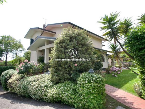 casa indipendente in affitto a Forte dei Marmi in zona Vaiana